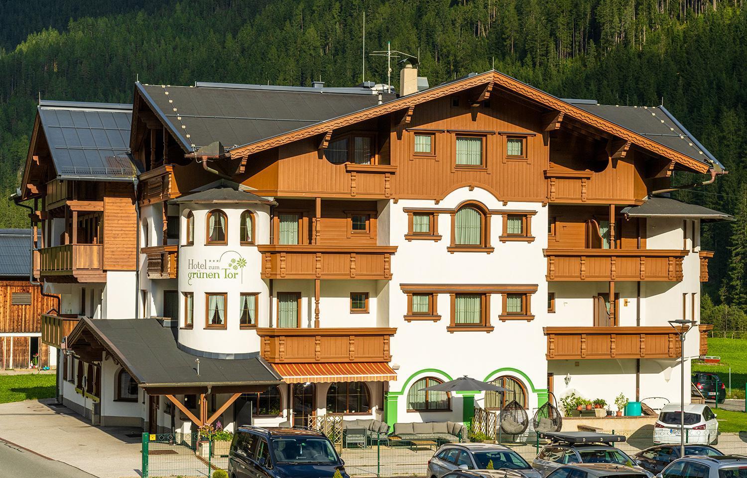 Hotel Zum Gruenen Tor Tux Exterior foto