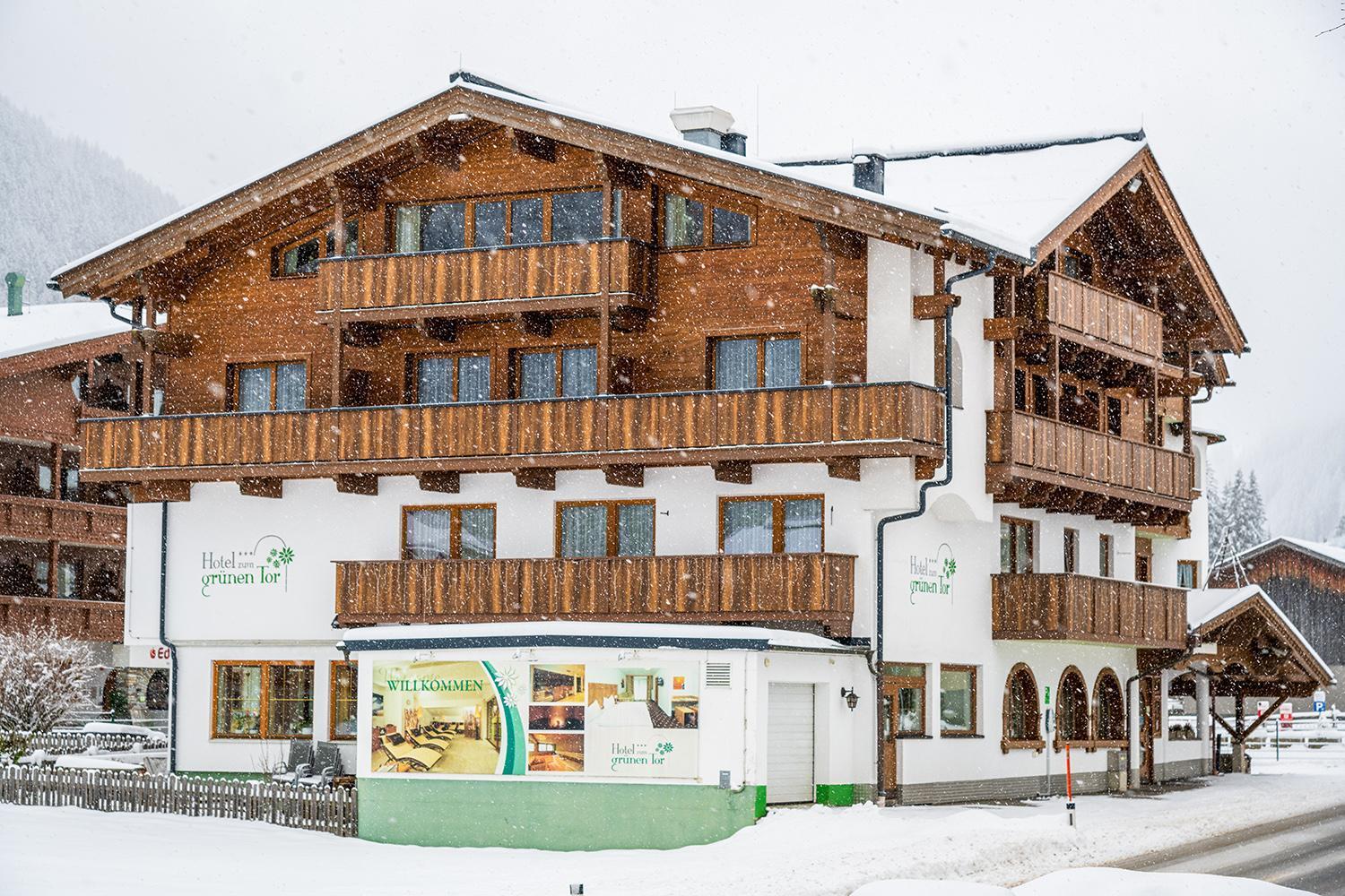 Hotel Zum Gruenen Tor Tux Exterior foto